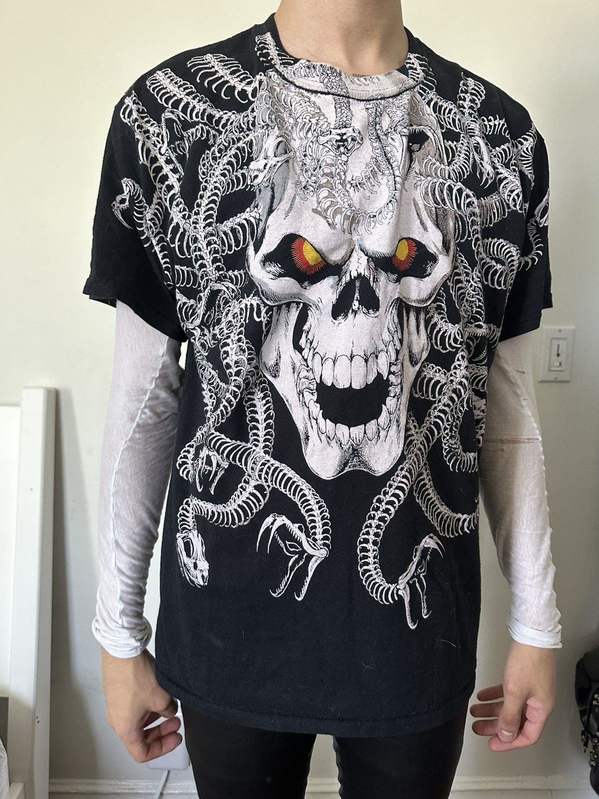 Vintage Liquid blue , skull and snakes T-shirt Size US L / EU 52-54 / 3 - 1 Thumbnail