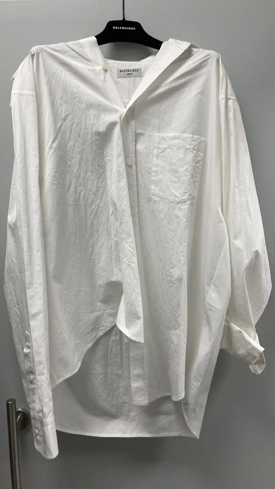 Balenciaga o1bcso1str1124 Twisted Shirt in White Size L / US 10 / IT 46 - 1 Preview