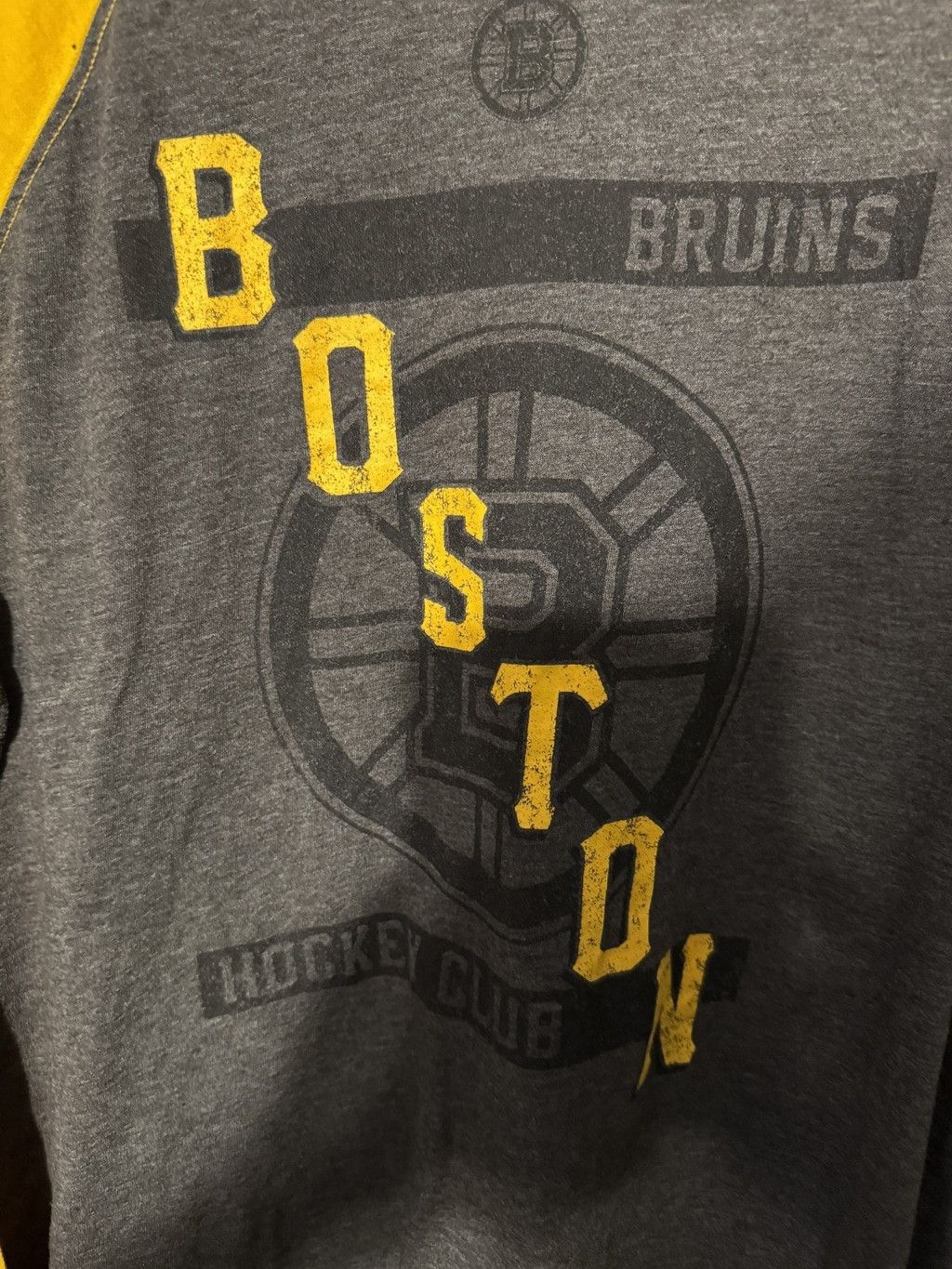 The Unbranded Brand Boston Bruins Long Sleeve Raglan Gray T-shirt Men's Sz XL Size US XL / EU 56 / 4 - 4 Thumbnail