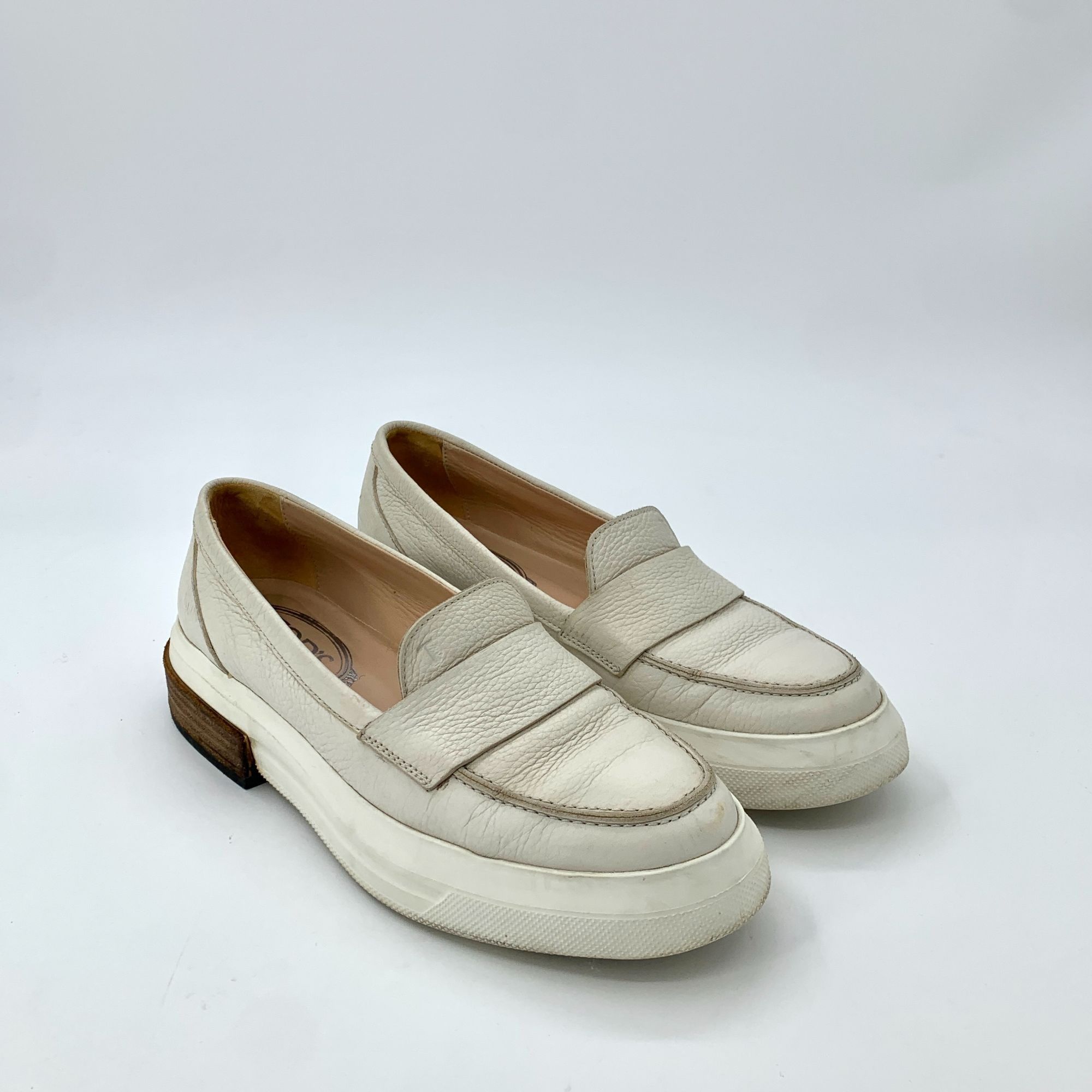 Tod's Tod’s White Slip-On Loafers (Size 37) Size US 7 / IT 37 - 9 Thumbnail