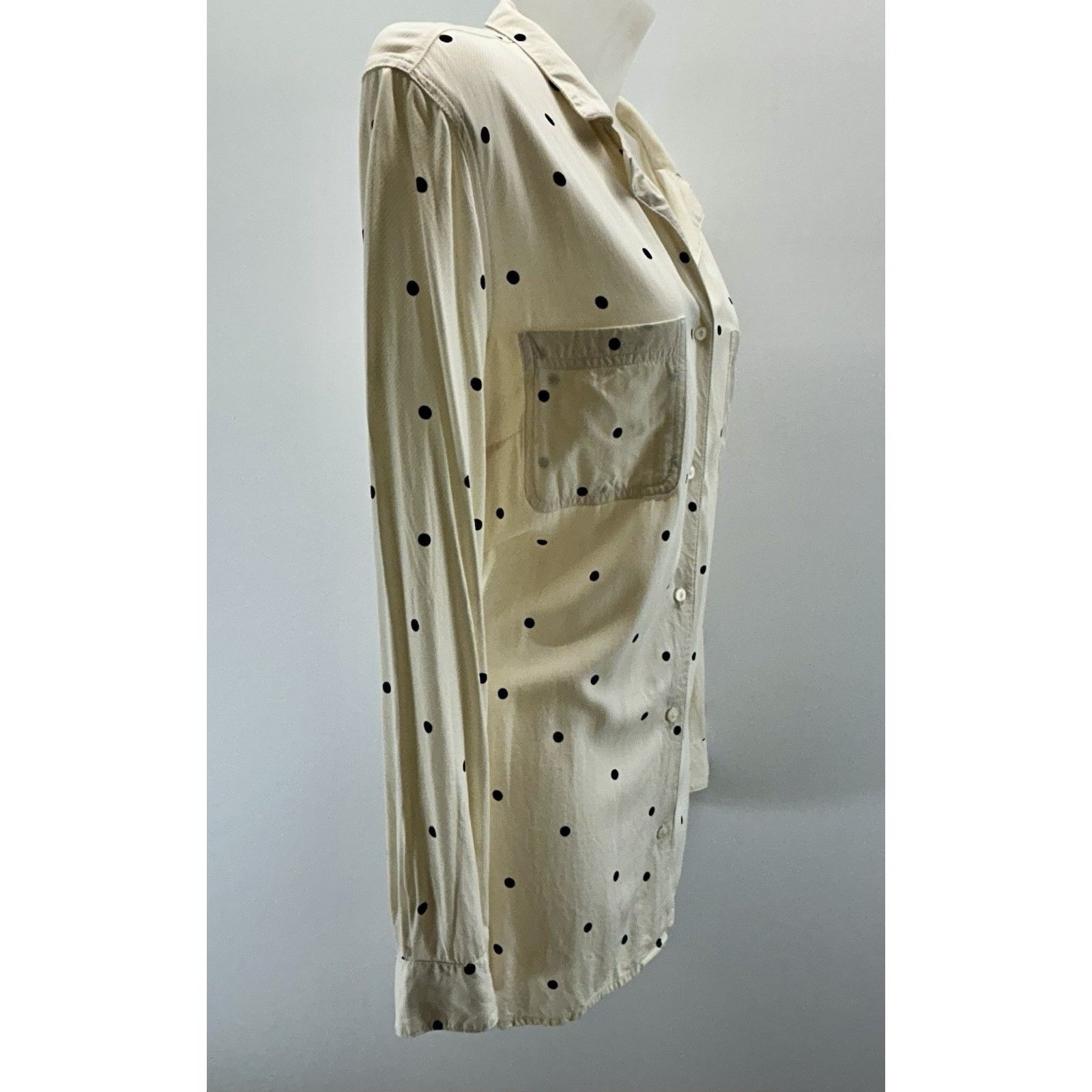 Old Navy OLD NAVY Women’s Sz L Cream Polka Dot 2 Pocket Blouse. Size L / US 10 / IT 46 - 3 Thumbnail