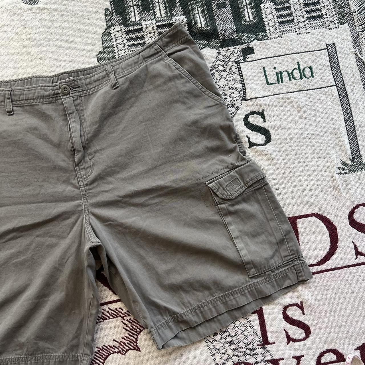 Disney Crazy Vintage Y2K/2000s Baggy DisneyLand Resort Disney Essential Cargo Shorts! Size US 44 / EU 60 - 3 Thumbnail