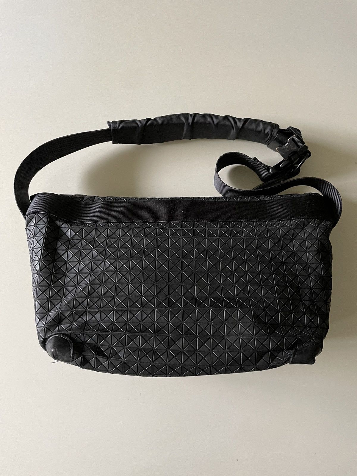 Issey Miyake Bao Bao Issey Miyake Bao Bao Leather Laptop Crossbody Bag Size ONE SIZE - 3 Thumbnail