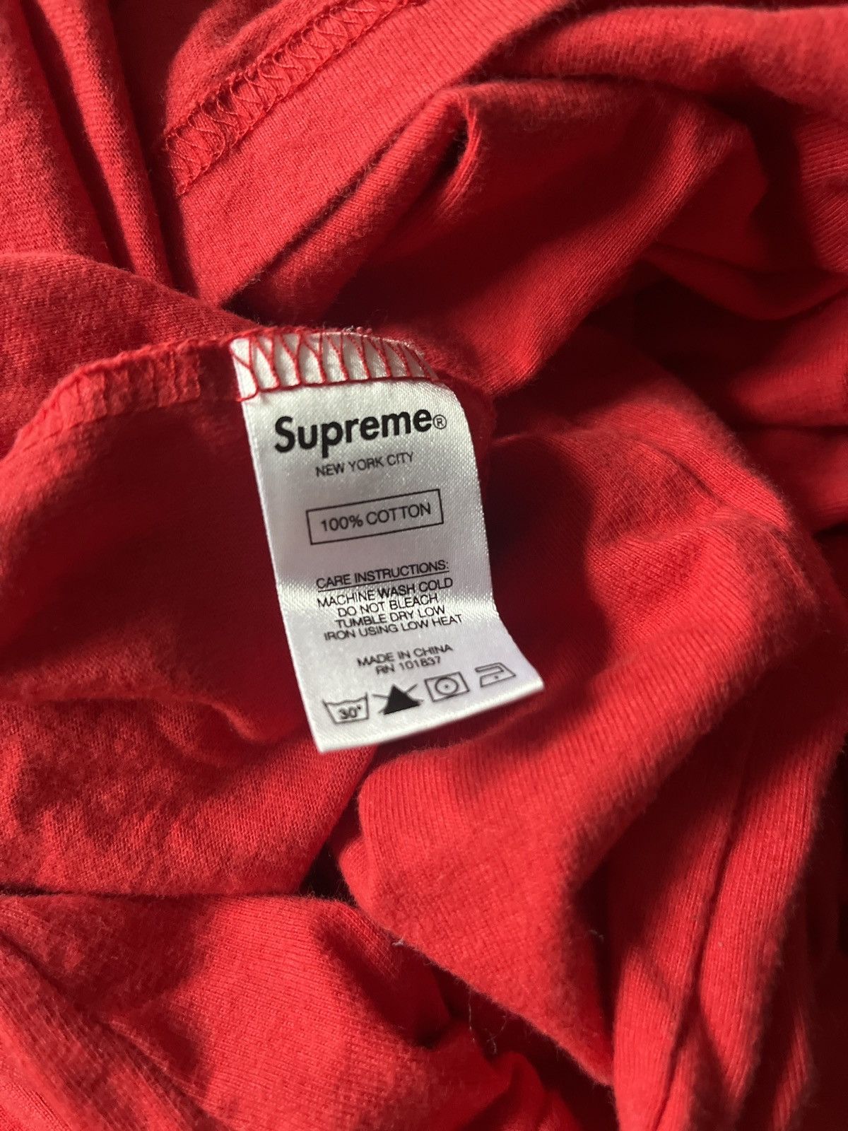Supreme supreme red world class pullover hoodie Size US L / EU 52-54 / 3 - 5 Thumbnail