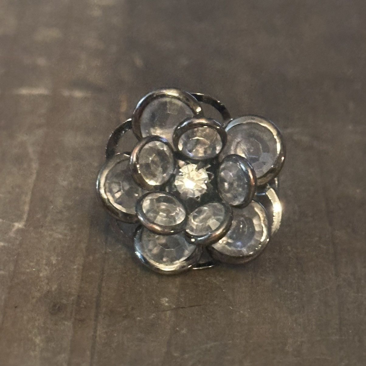 Other Vintage dark silver rhinestone flower ring Size ONE SIZE - 8 Thumbnail