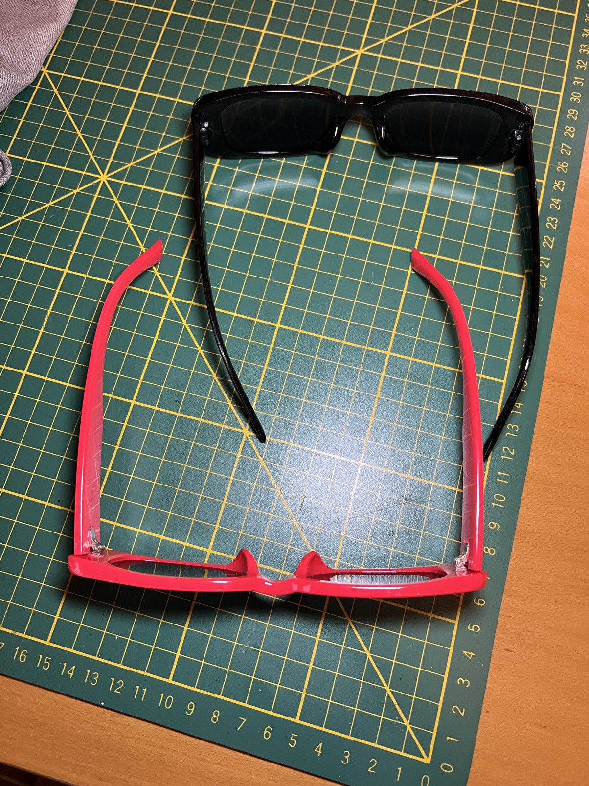 Other Pair of red and black rectangle sunglasses Size ONE SIZE - 4 Thumbnail