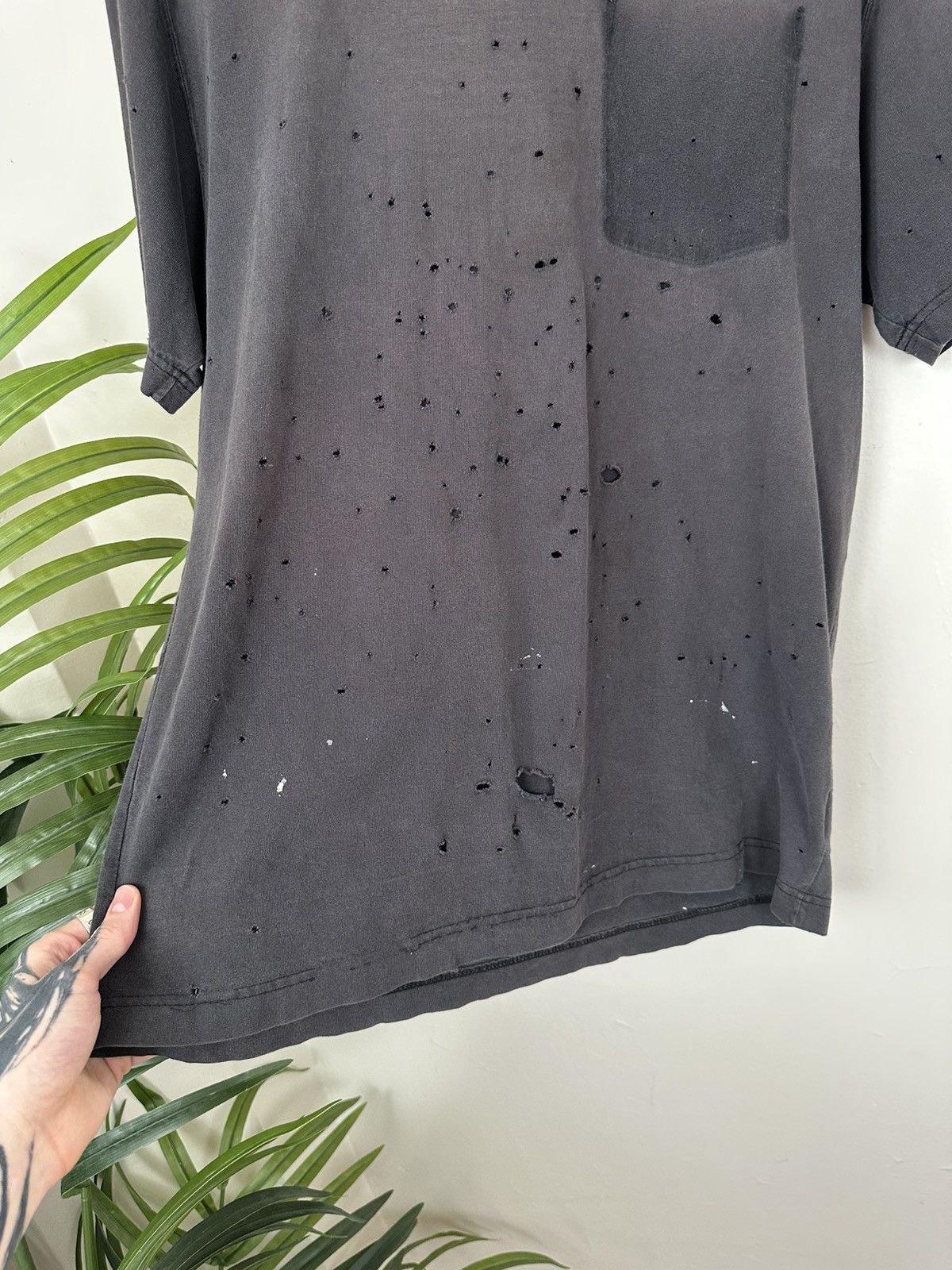 Carhartt (M) ABSOLUTELY BLASTED THRASHED Carhartt T Shirt Size US M / EU 48-50 / 2 - 5 Thumbnail