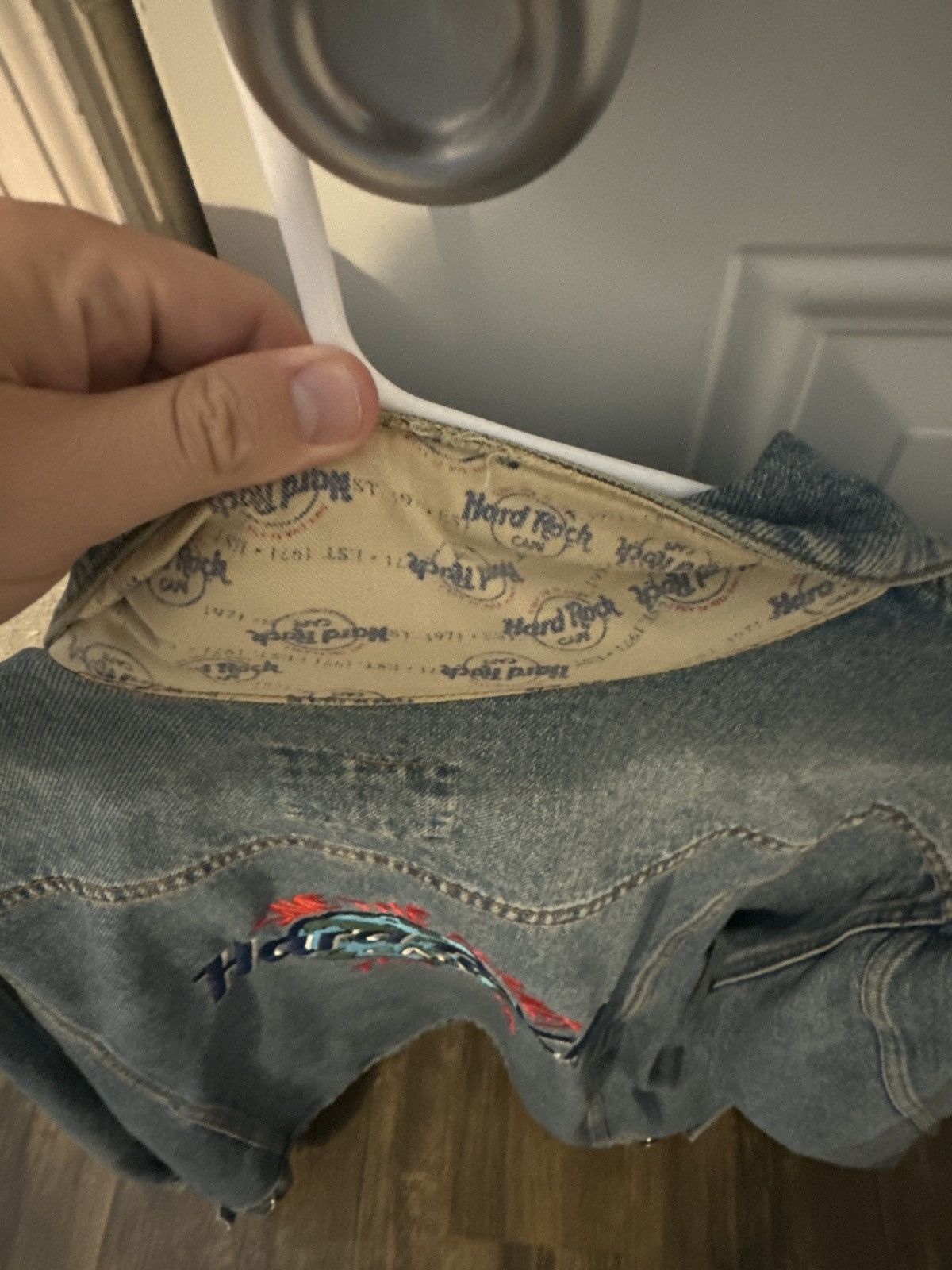 Hard Rock Cafe Vintage hard rock cafe denim jacket logo hype yeezy Size US XL / EU 56 / 4 - 4 Thumbnail