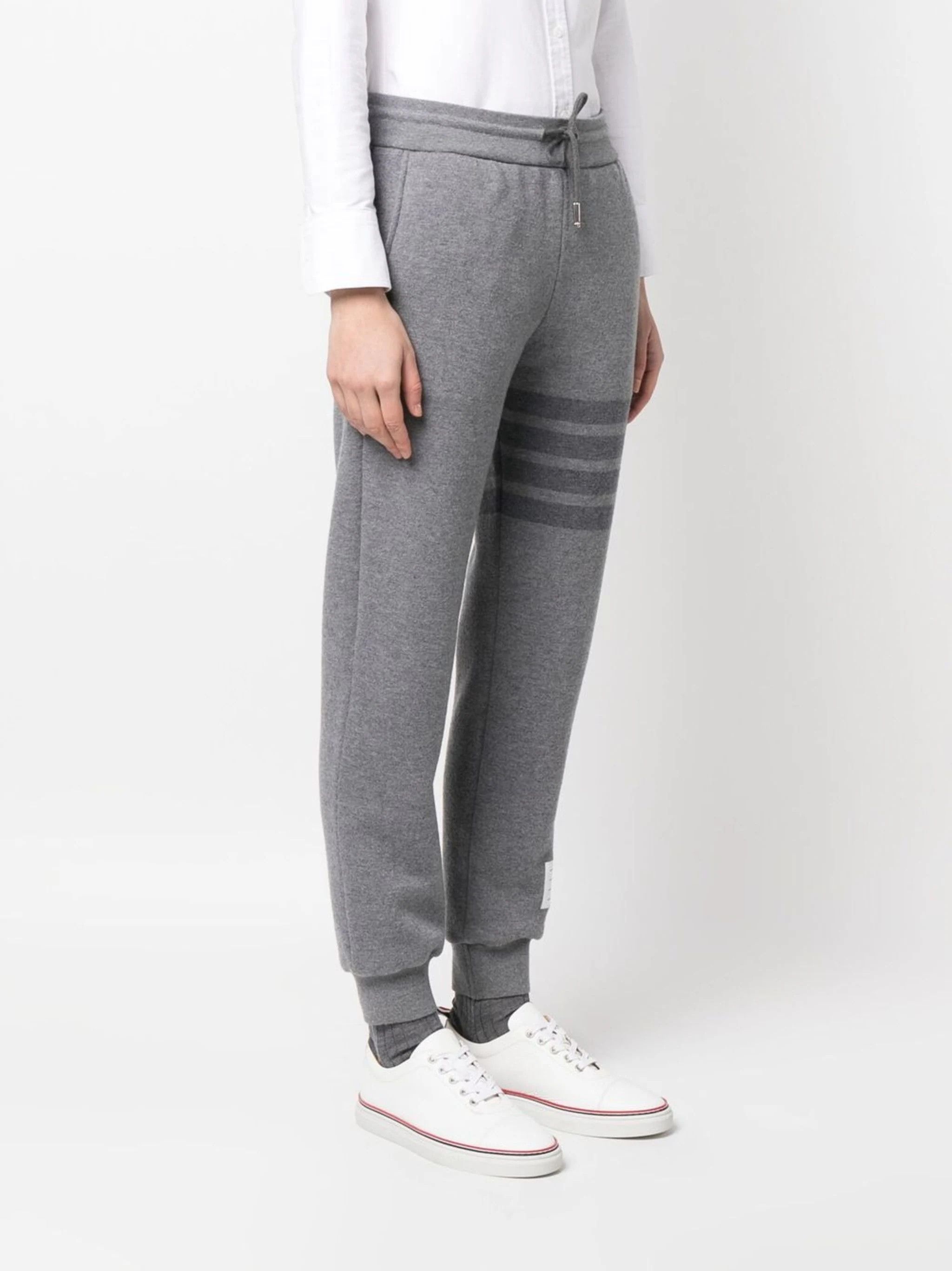 Thom Browne o1s22i1n0924 Knitted Joggers With 4-Bar Motif in Grey Size 28" / US 6 / IT 42 - 2 Thumbnail