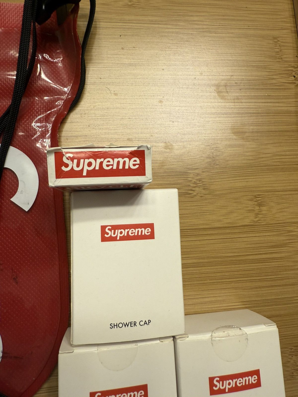 Supreme Supreme Accessories Bundle 9 Items Shower Caps etc Size ONE SIZE - 6 Thumbnail