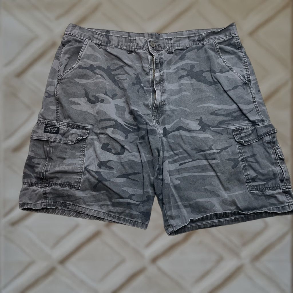 Wrangler Wrangler Cargo Shorts Mens 44 Gray Camo Camoflauge Pockets 9.5" Inseam Adult Size US 43 - 1 Thumbnail
