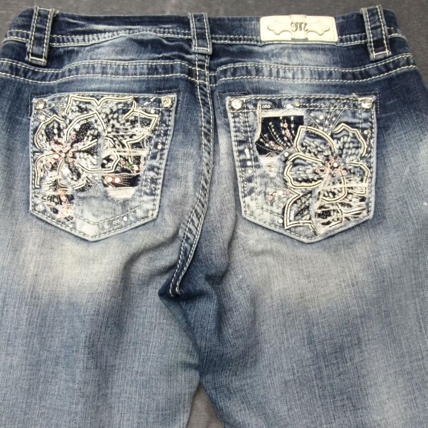 Miss Me Miss Me Jeans Women Cropped 28 Inseam 22 Light Wash Distressed Embroidered Rhinestone Denim 31x22 Zip Button Jeans Womens Size 28" / US 6 / IT 42 - 7 Thumbnail
