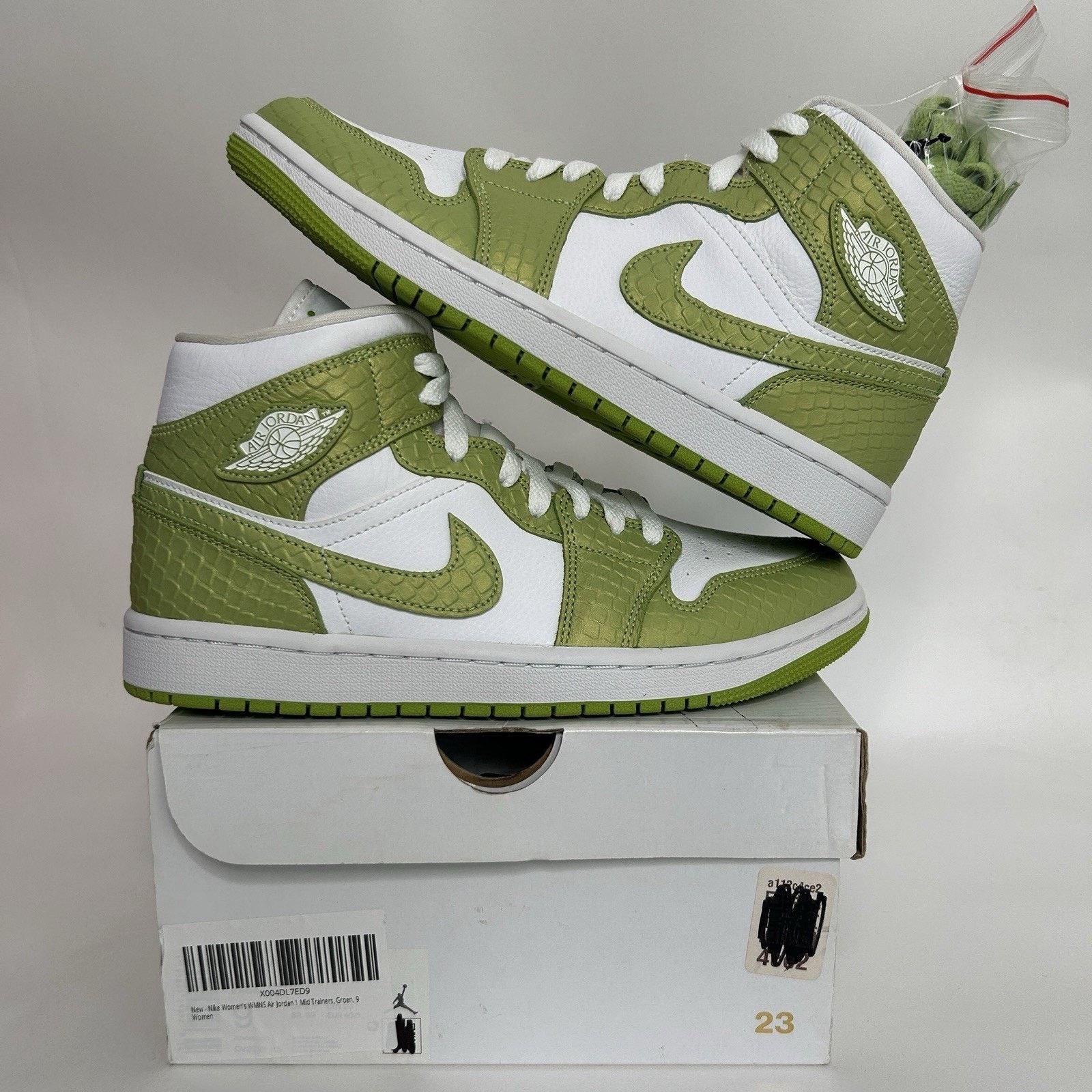 Jordan Brand Nike Air Jordan 1 Mid WMNS SE “Green Python” Size US 9 / IT 39 - 1 Thumbnail