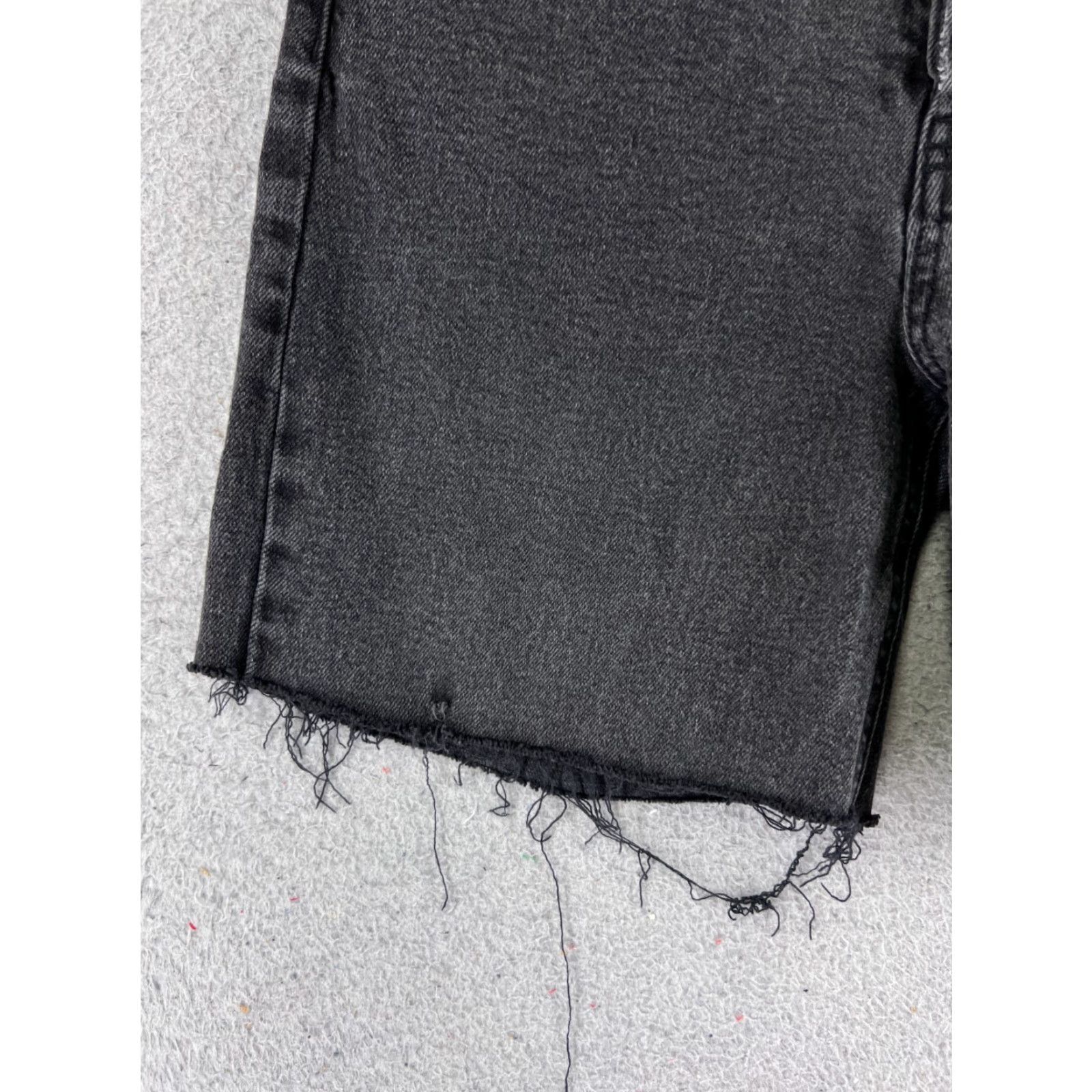 Vintage WILD FABLE Women's Black Denim Cut-Off Shorts Size 2 Distressed Floral Embroidered Regular Fit 6" Inseam Size 26" / US 2 / IT 38 - 3 Thumbnail