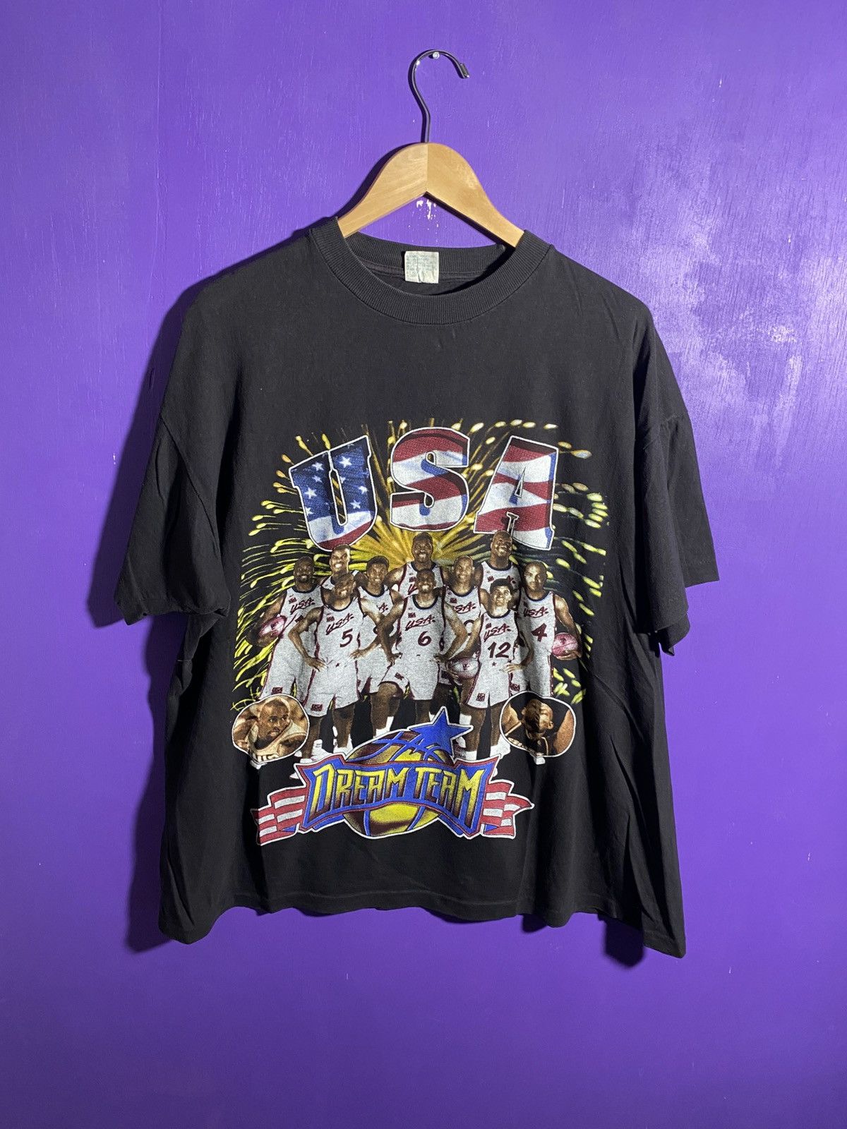NBA × Rap Tees × Vintage Vintage 90s USA dream team takin on the world rap tee Size US XXL / EU 58 / 5 - 1 Thumbnail