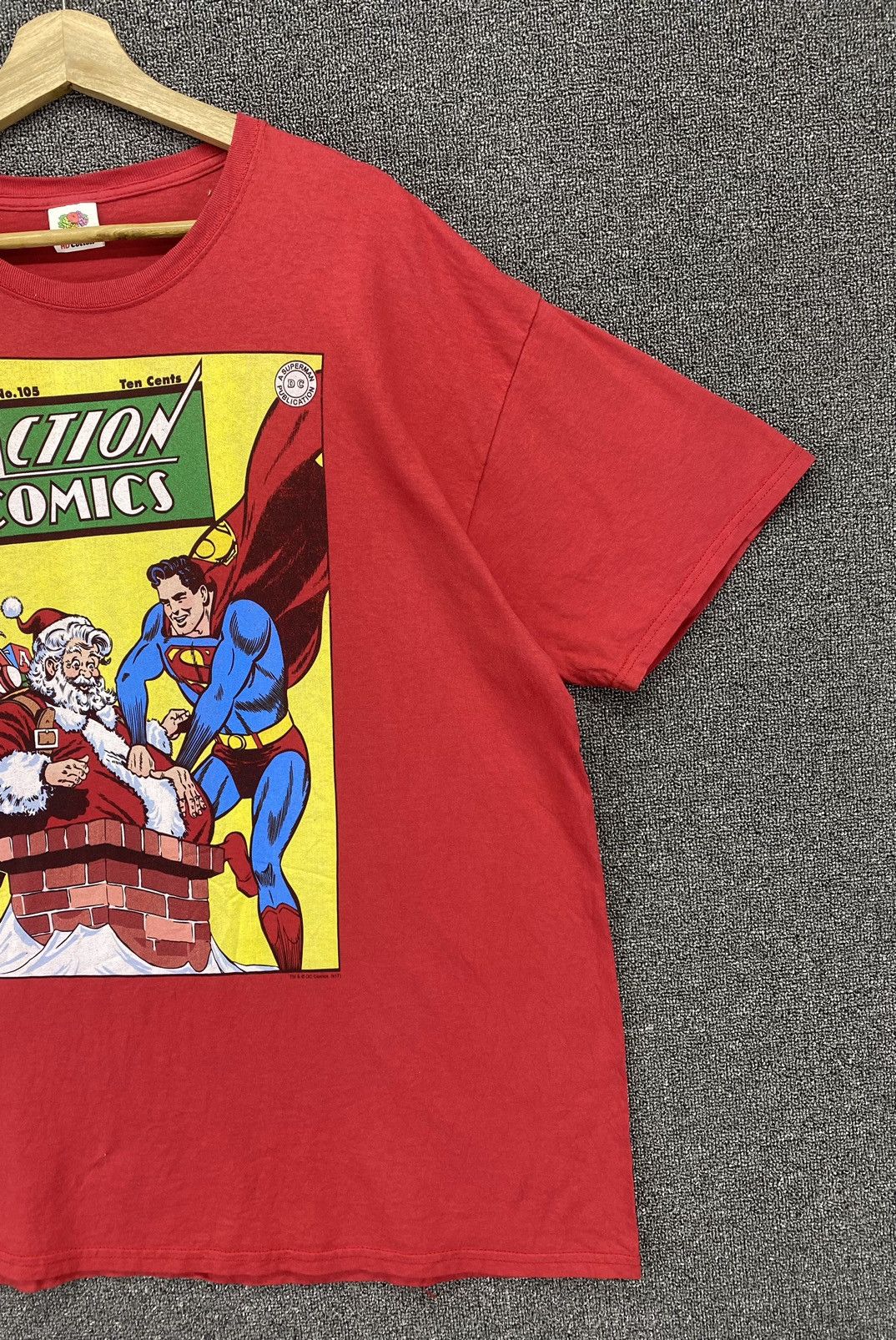 DC Comics × Vintage Vintage Superman Christmas Action Comics Tee T Shirts Size US XL / EU 56 / 4 - 4 Thumbnail