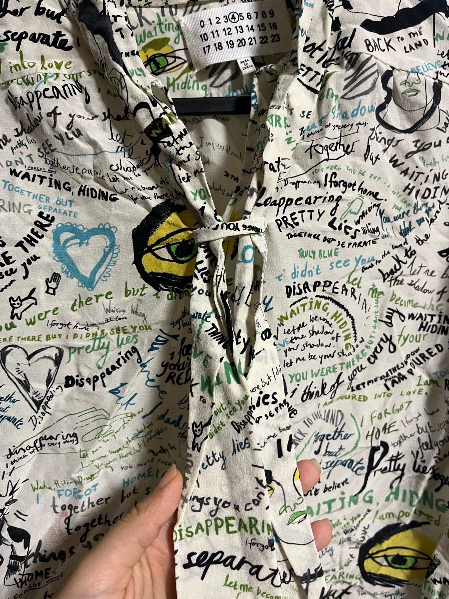 Maison Margiela Maison Margiela Silk Graffiti-Print Shirt Tie-Neck Detail Size XS / US 0-2 / IT 36-38 - 4 Thumbnail