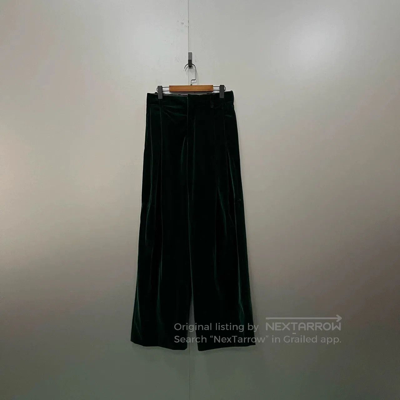 Louis Vuitton Louis Vuitton Green Velvet Loose Trousers. Size 37" - 1 Thumbnail
