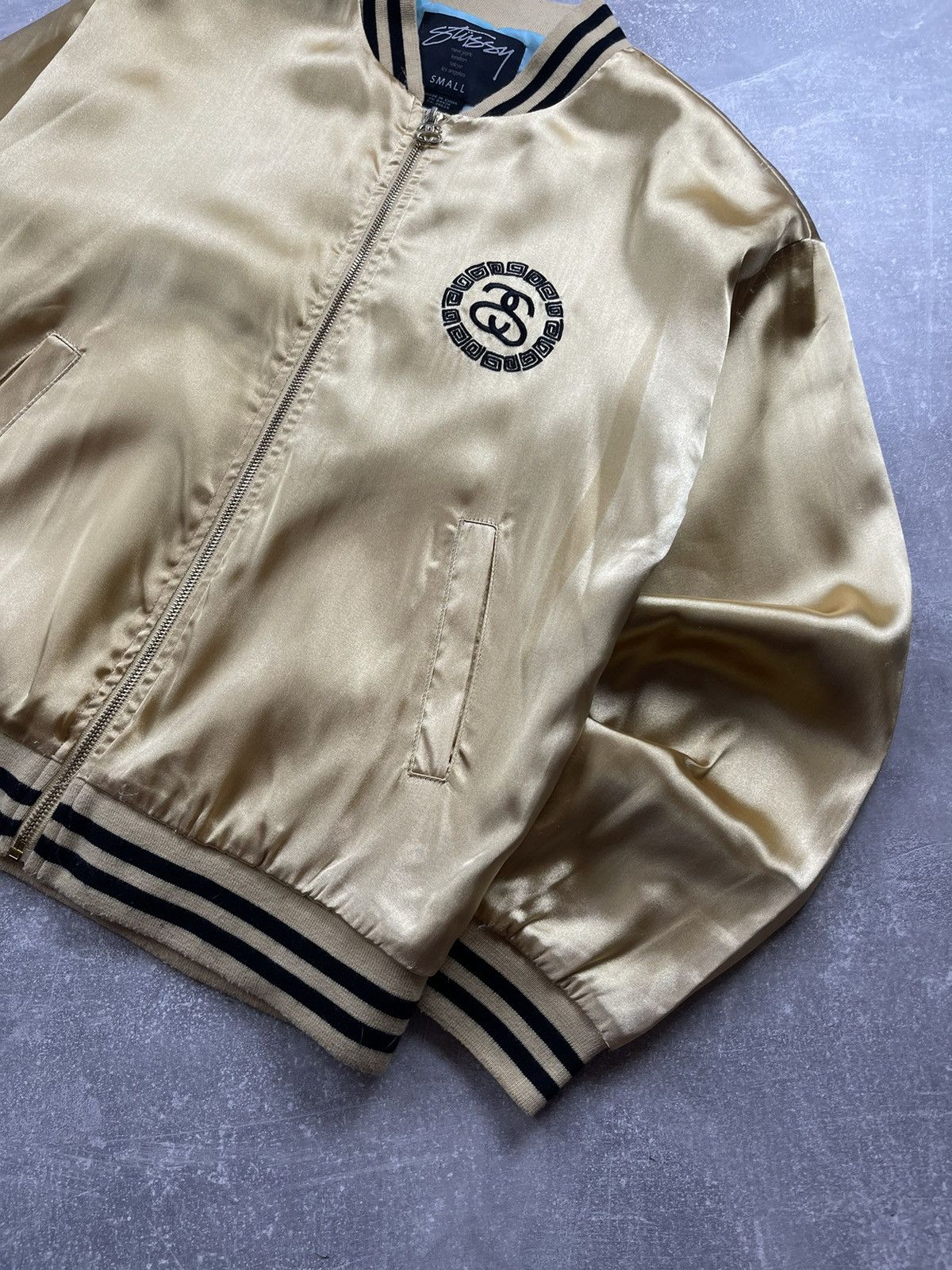 Stussy Stussy Vintage Gold / Black Big Logo Satin Bomber Jacket Size US S / EU 44-46 / 1 - 10 Thumbnail