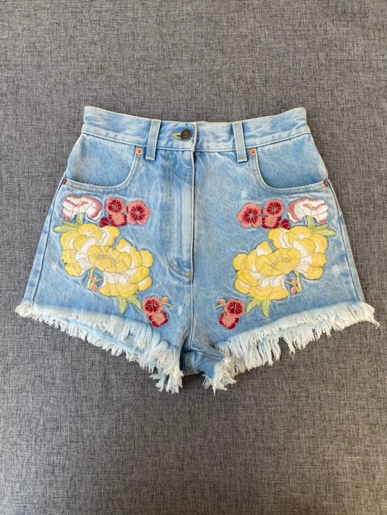 Gucci Gucci Size 24Floral embroidered denim shorts 2502-Nextarro Size US 28 / EU 44 - 1 Thumbnail