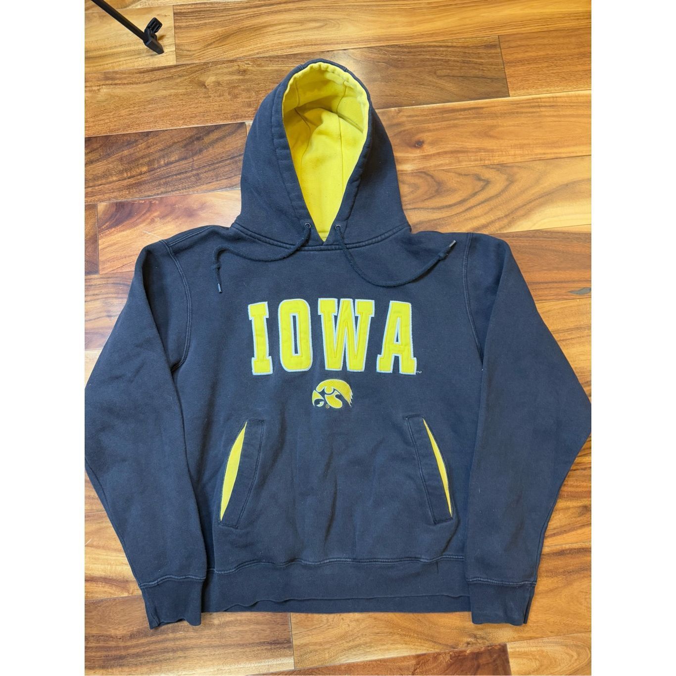Vintage Size S - Y2K embroidered BLACK YELLOW men’s Iowa Hawkeyes sw Size US M / EU 48-50 / 2 - 1 Thumbnail