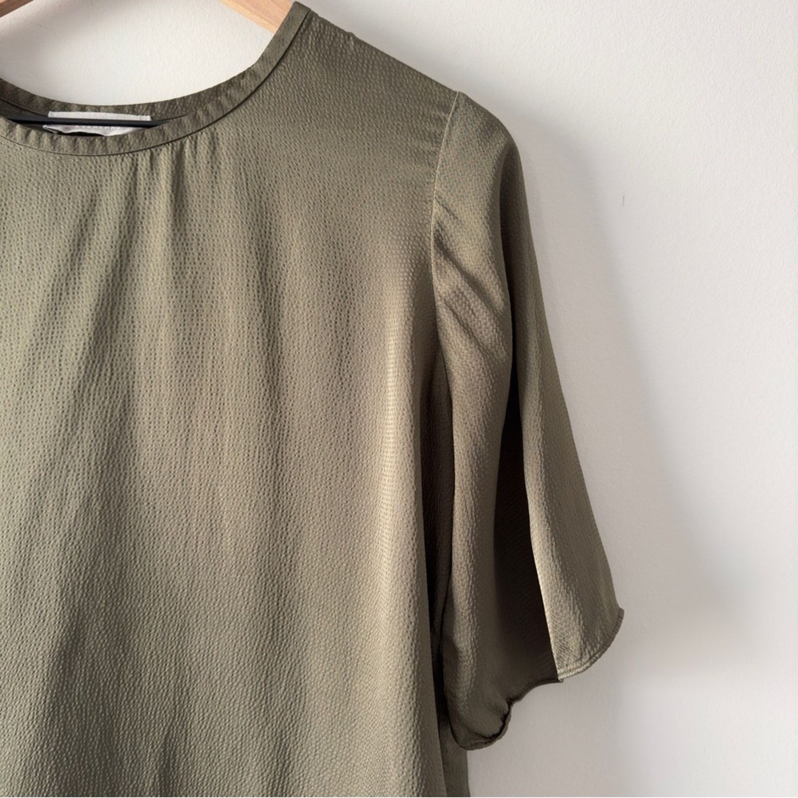Everlane Everlane Olive Green Hammered Satin Short Sleeve Women's Top Size S / US 4 / IT 40 - 3 Thumbnail