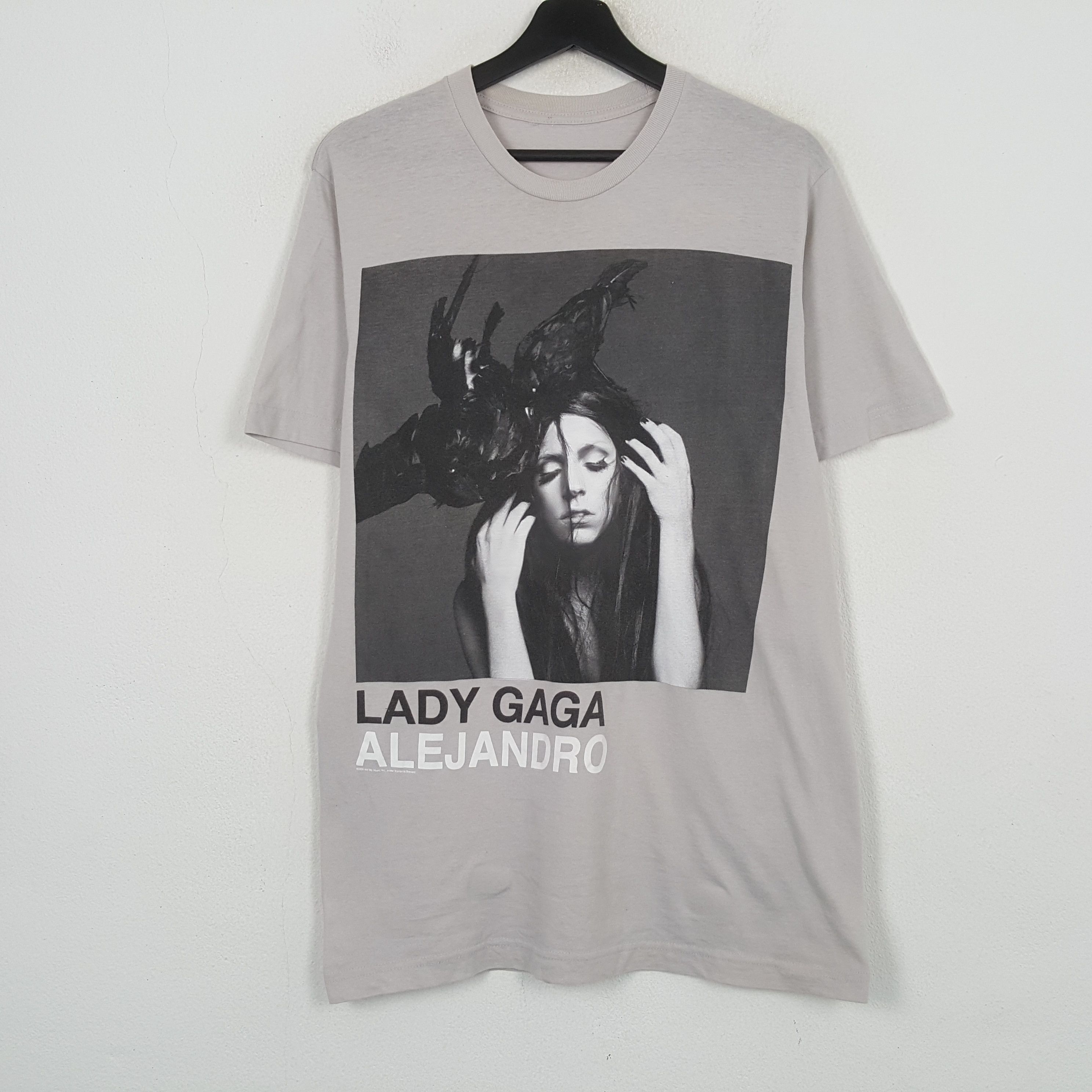 Band Tees Lady Gaga Alejandro Tour Tshirt RR28 Size US M / EU 48-50 / 2 - 1 Thumbnail