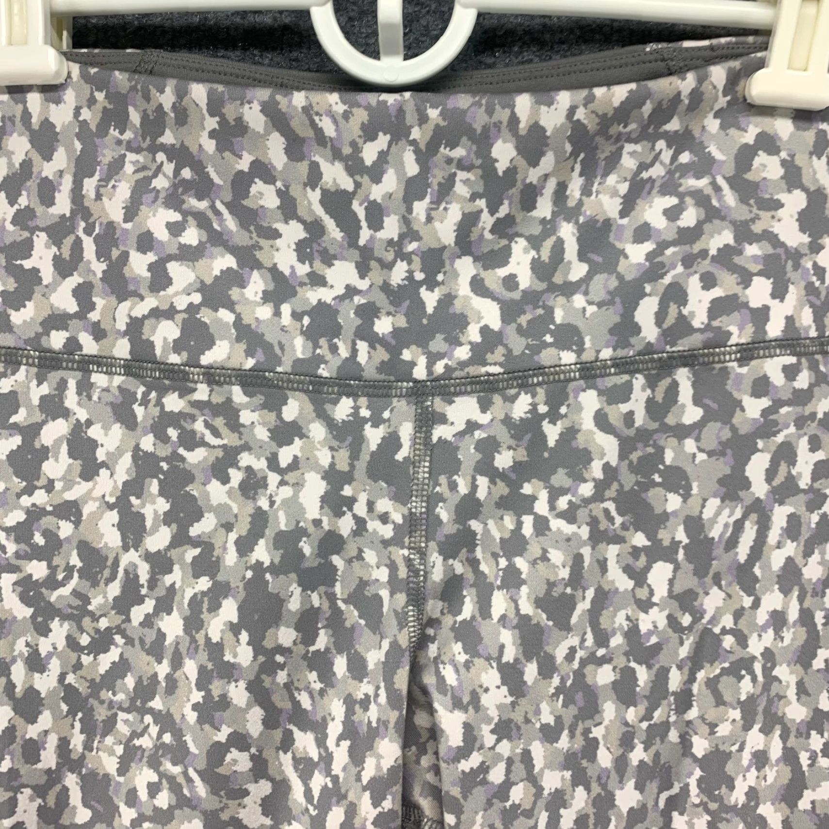 Old Navy Old Navy Leggings Womens Large L Gray Active Elevate Go Dry Stretch Leopard 29 Size 36" / US 14 / IT 50 - 4 Thumbnail