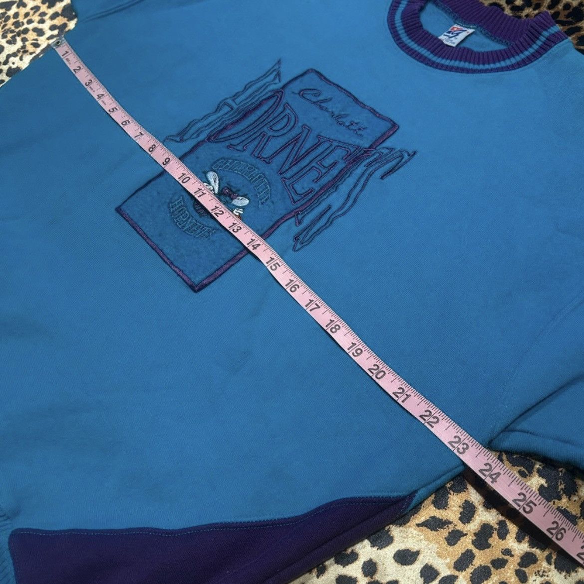 The Game × Vintage Vintage 90s Charlotte Hornets The Game Crewneck Sweatshirt Size US L / EU 52-54 / 3 - 4 Thumbnail