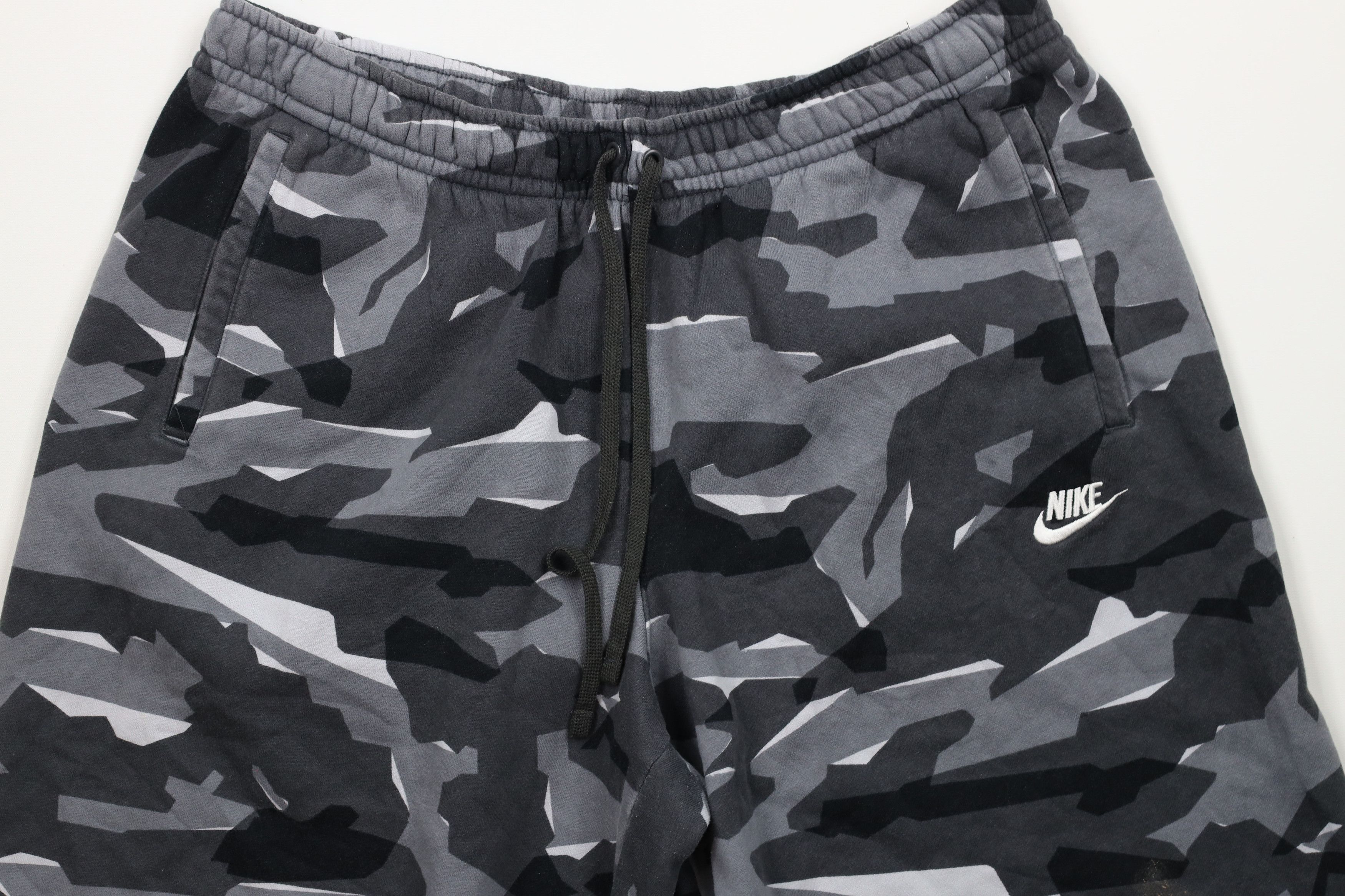 Nike × Vintage Vintage Nike Spell Out Camouflage Sweatpants Shorts Size US 38 / EU 54 - 3 Thumbnail