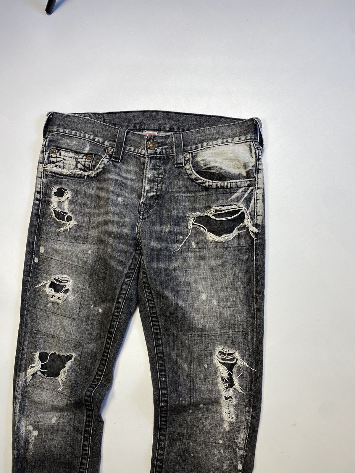 Hysteric Glamour × True Religion TRUE RELIGION RICKY RELAXED STRAIGHT DISTRESSED DENIM JEANS Size US 32 / EU 48 - 11 Thumbnail