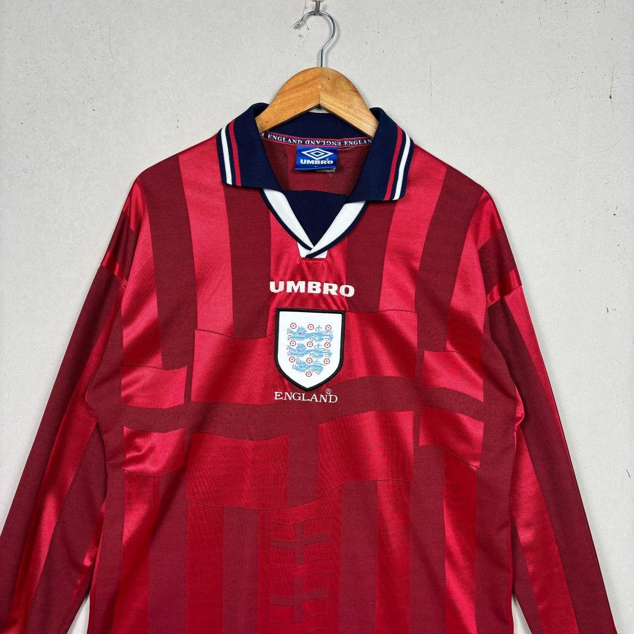 Umbro VINTAGE 1997-99 ENGLAND AWAY LONG SLEEVE SHIRT JERSEY Size US M / EU 48-50 / 2 - 3 Thumbnail