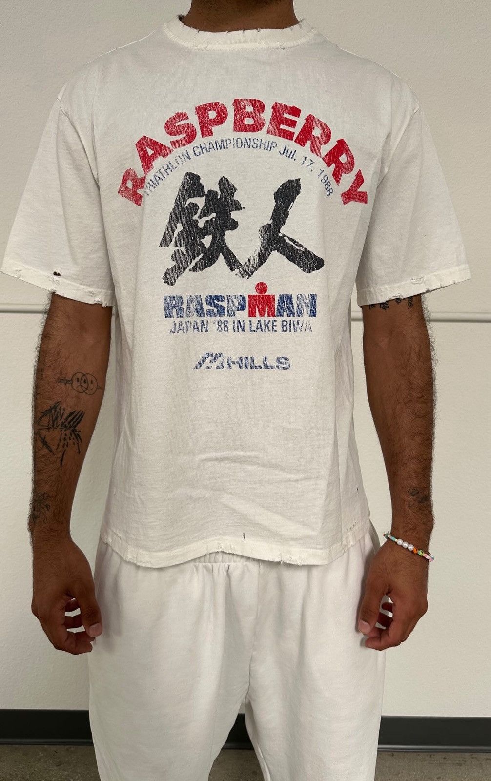 【最終値下げ】raspberrypie Tシャツ The GV Gallery GV Gallery Lake Biwa Raspman Tee White Raspberry