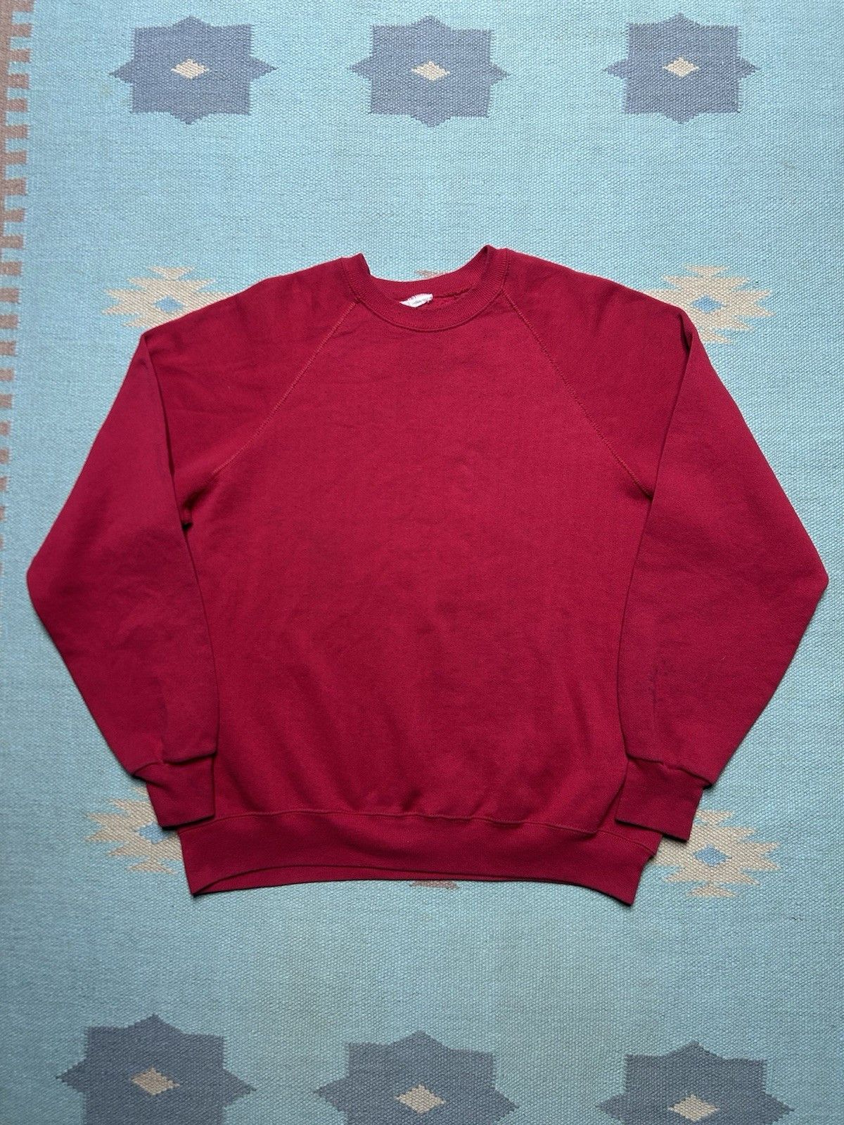 Vintage Vintage 80s crewneck sweatshirt blank crimson red raglan XL Size US XL / EU 56 / 4 - 1 Thumbnail