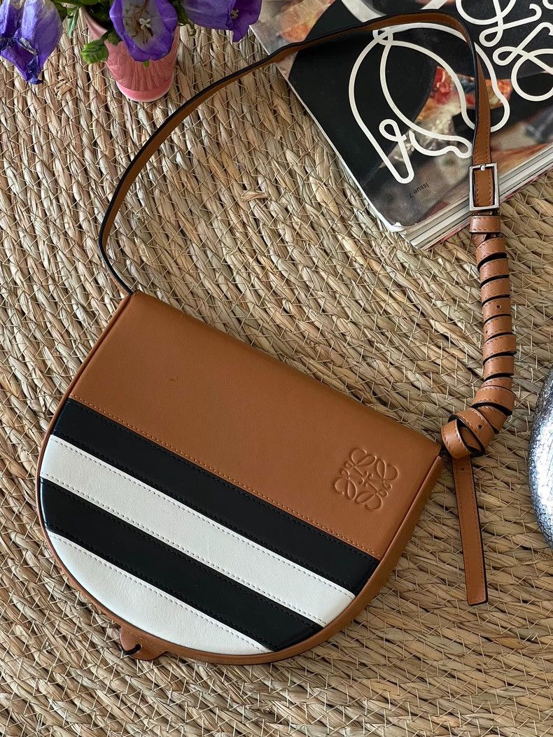 Loewe loewe Color-blocked shell cross-body bag 2503-Nextarrow Size ONE SIZE - 4 Thumbnail
