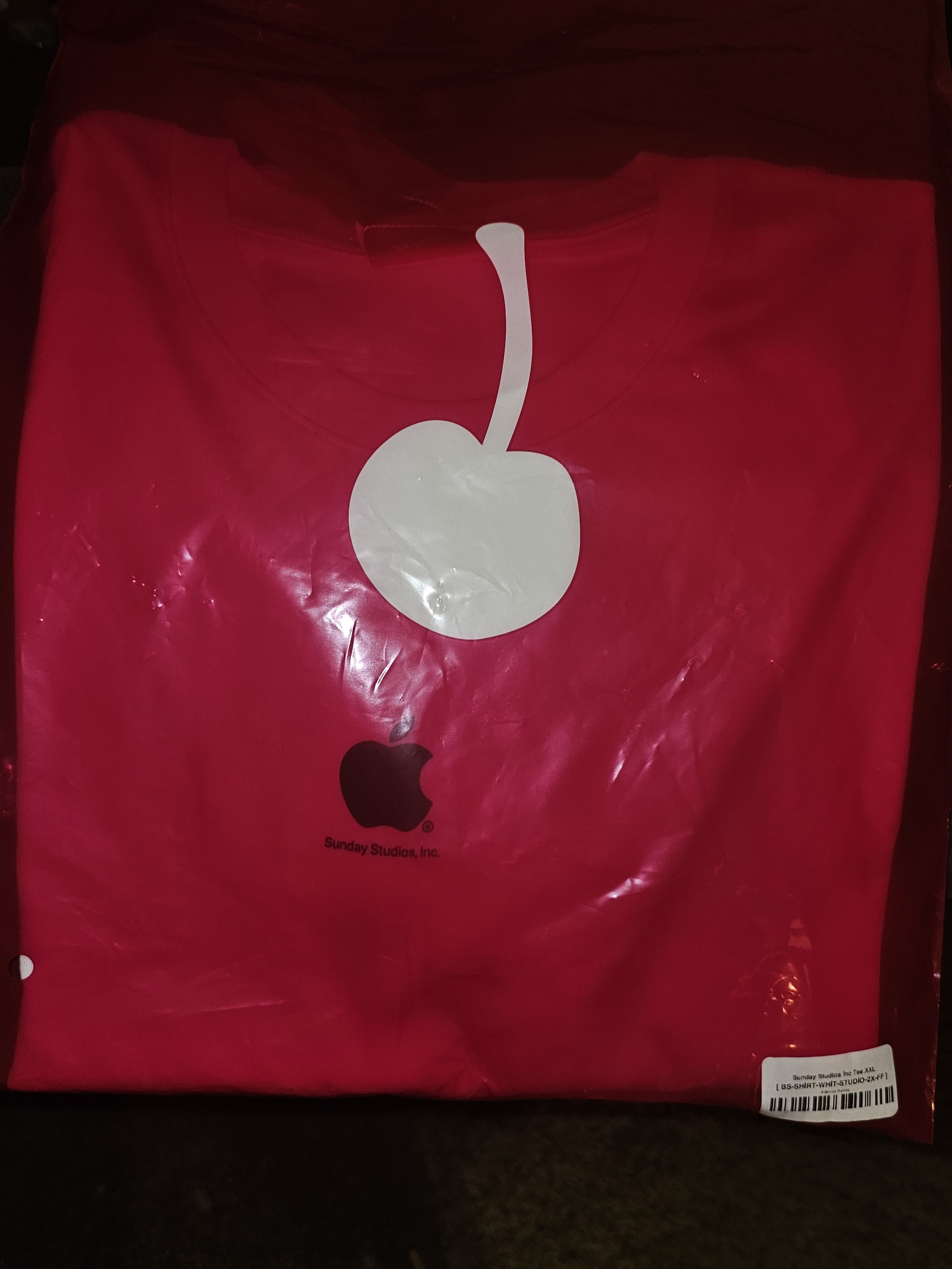 Other Bloody Sunday With the Iconic Apple Logo Size US XXL / EU 58 / 5 - 3 Thumbnail