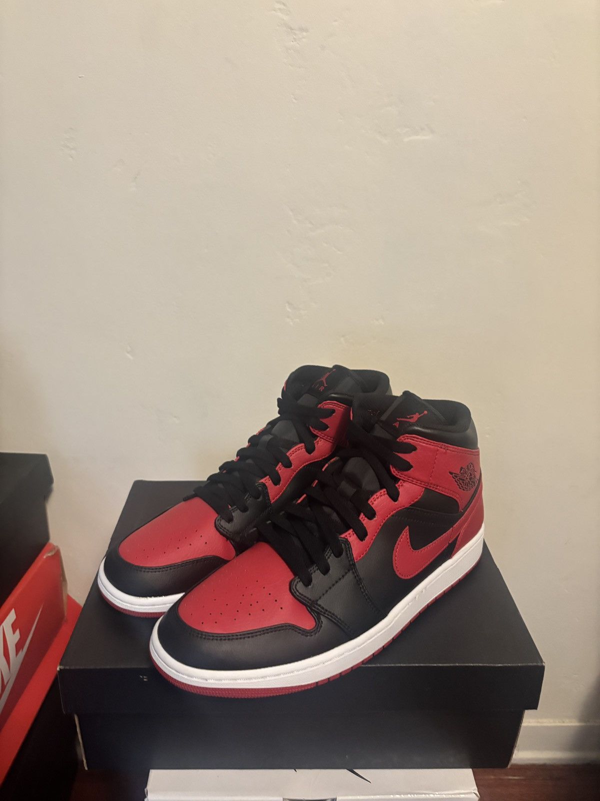Other Air Jordan 1 Mid "Banned" Size US 11 / EU 44 - 1 Thumbnail