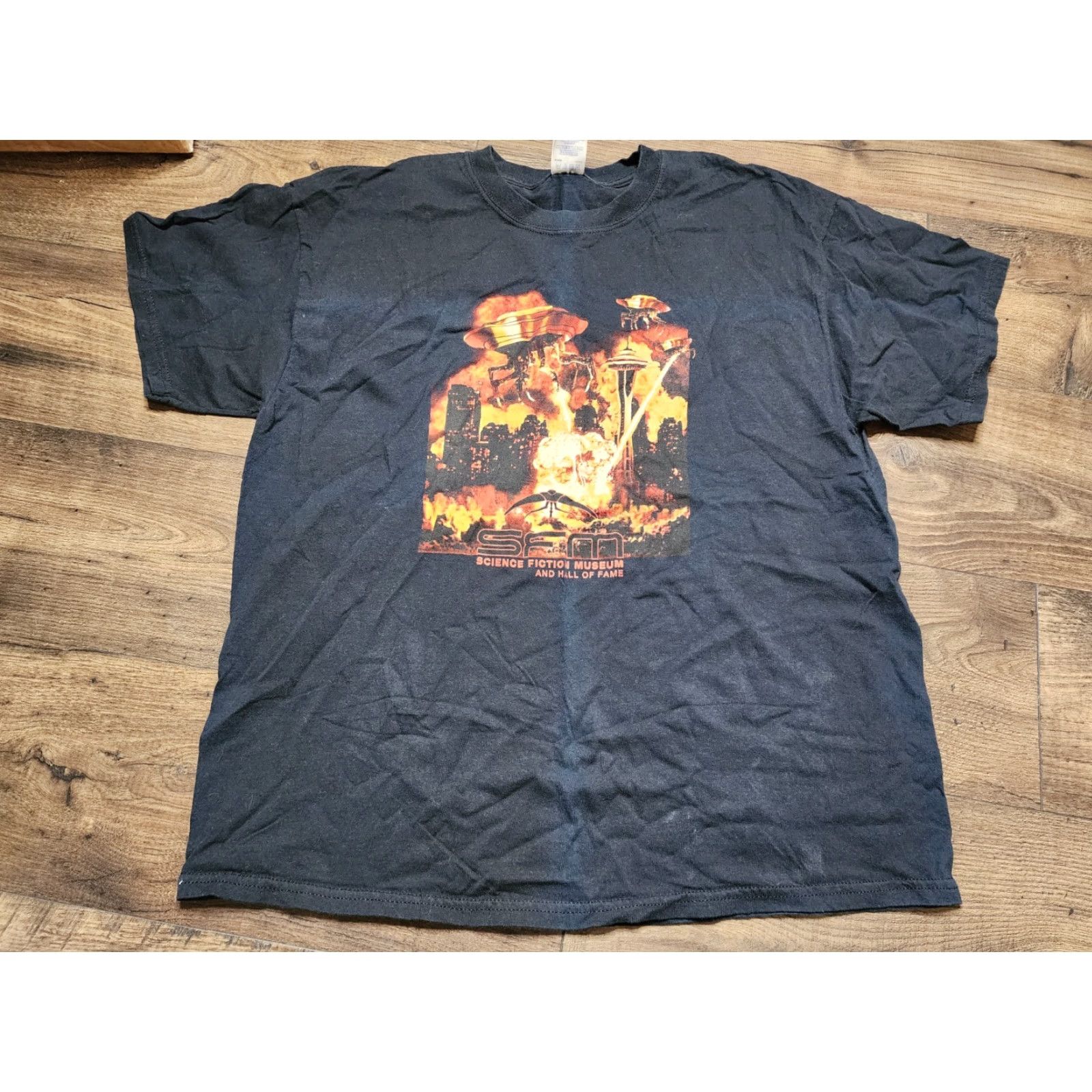 Gildan VINTAGE Seattle Science Fiction Museum Mens XL T Shirt DISTRESSED Size US XL / EU 56 / 4 - 2 Thumbnail