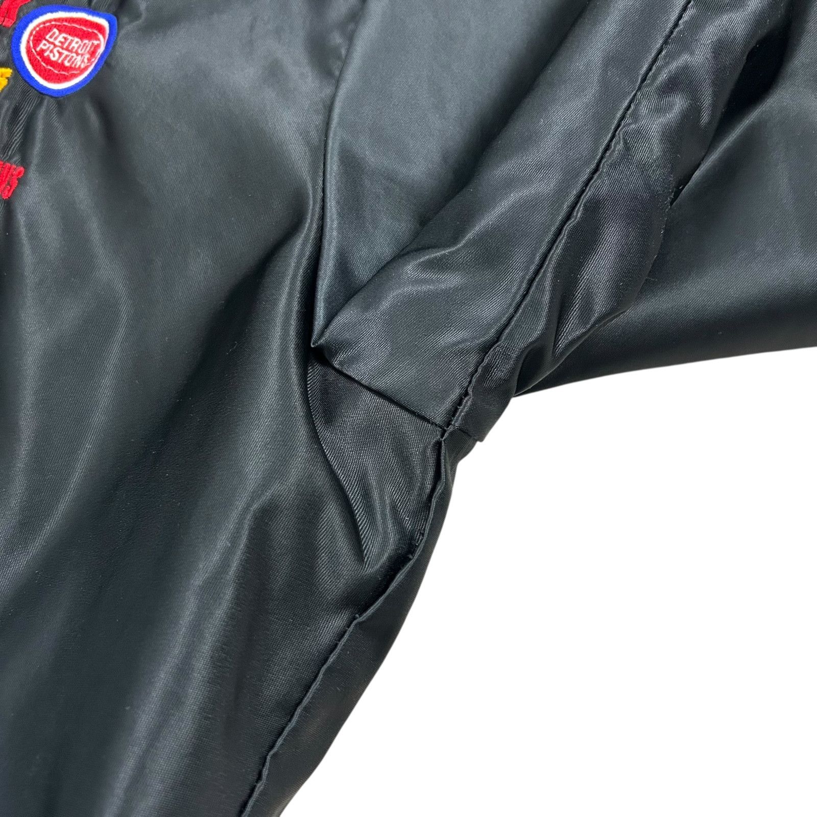 NBA VTG NBA DETROIT PISTONS DELONG SATIN JACKET 1989 1990 Size US L / EU 52-54 / 3 - 8 Thumbnail