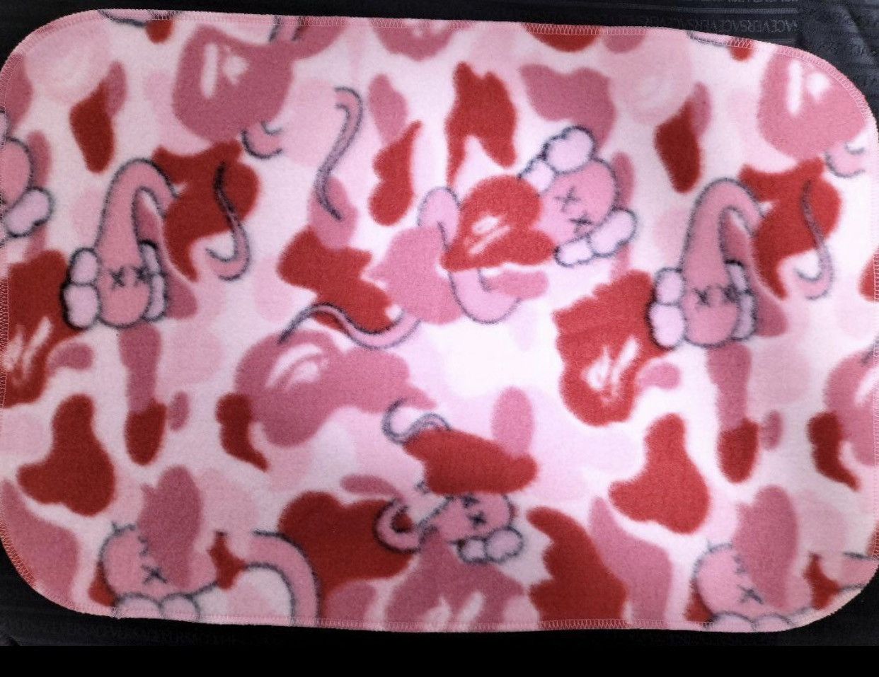 Bape VINTAGE NIGO ERA BAPE KAWS BENDY CAMO FLEECE TOWEL SET Size ONE SIZE - 2 Thumbnail