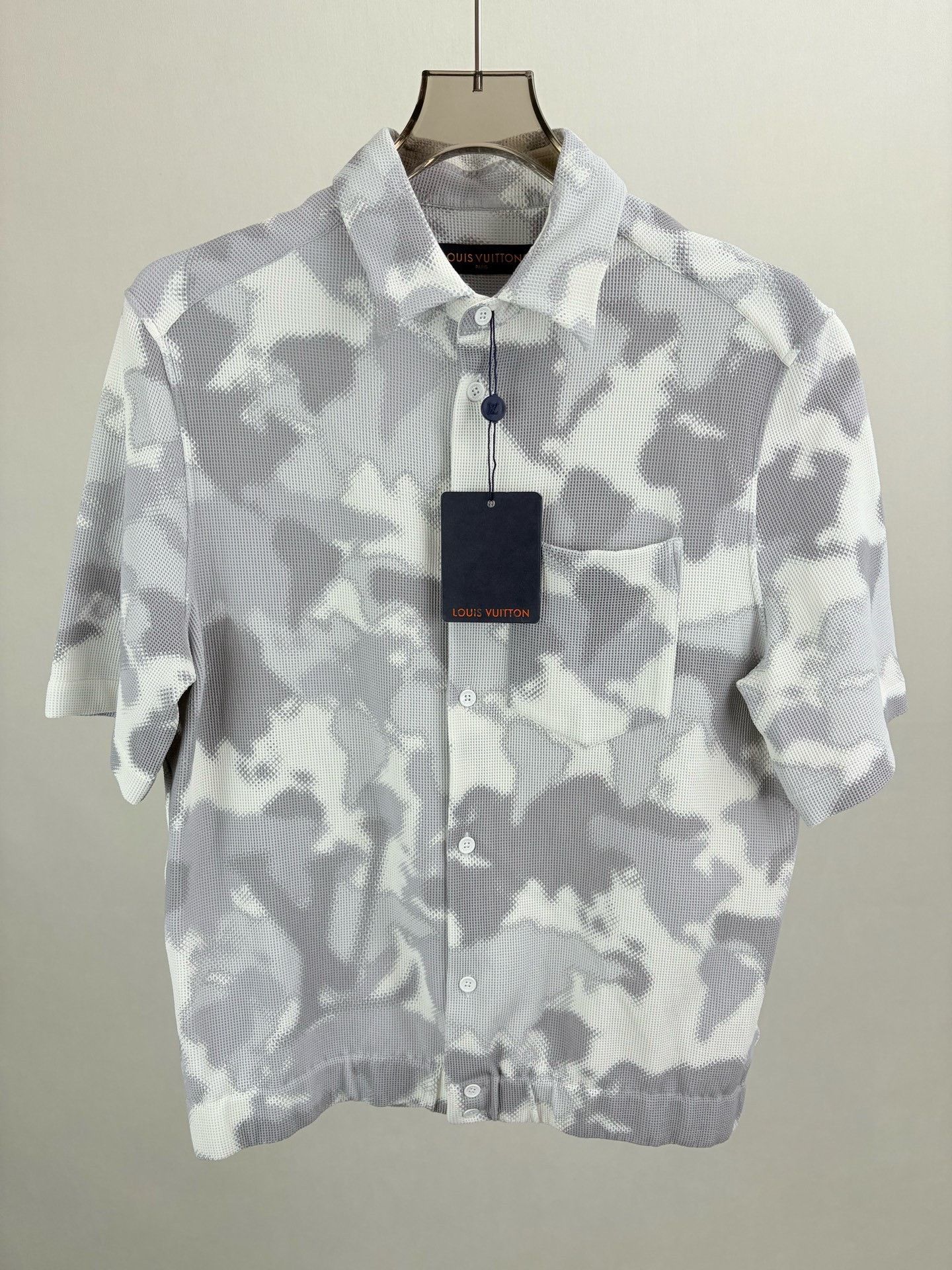 Louis Vuitton Louis Vuitton LV Gray Camo Mesh Shirt Size US M / EU 48-50 / 2 - 1 Thumbnail