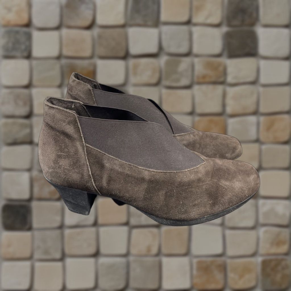 Vintage VINTAGE Munro Womens Bootie Size 7.5 W Brown Suede Casual Ankle Low Heel 2in Platform Leather Slip On Size US 7.5 / IT 37.5 - 1 Thumbnail