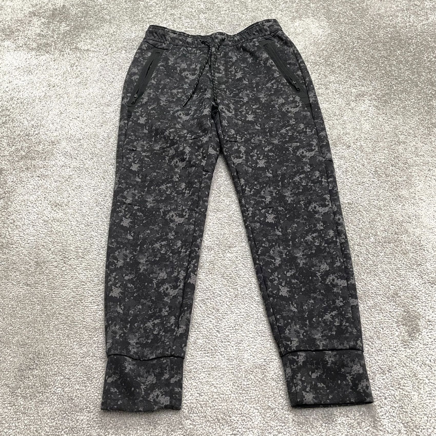 American Eagle Outfitters American Eagle Outfitters Jogger Pants Mens S Black Camouflage Lightweight Fleece 28x27.5 Zip Pocket Athletic Year-Round All Measurements in Photos Size US 29 - 2 Thumbnail