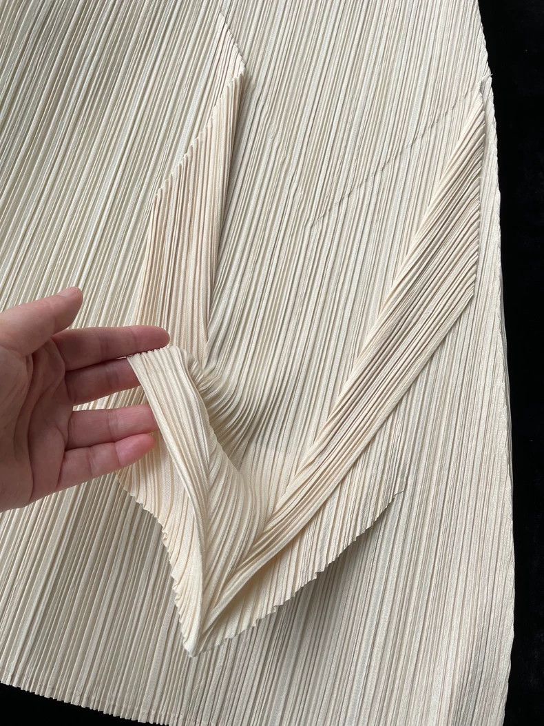 Issey Miyake Issey Miyake size:5 Beige origami airplane dress Size XS / US 0-2 / IT 36-38 - 2 Thumbnail