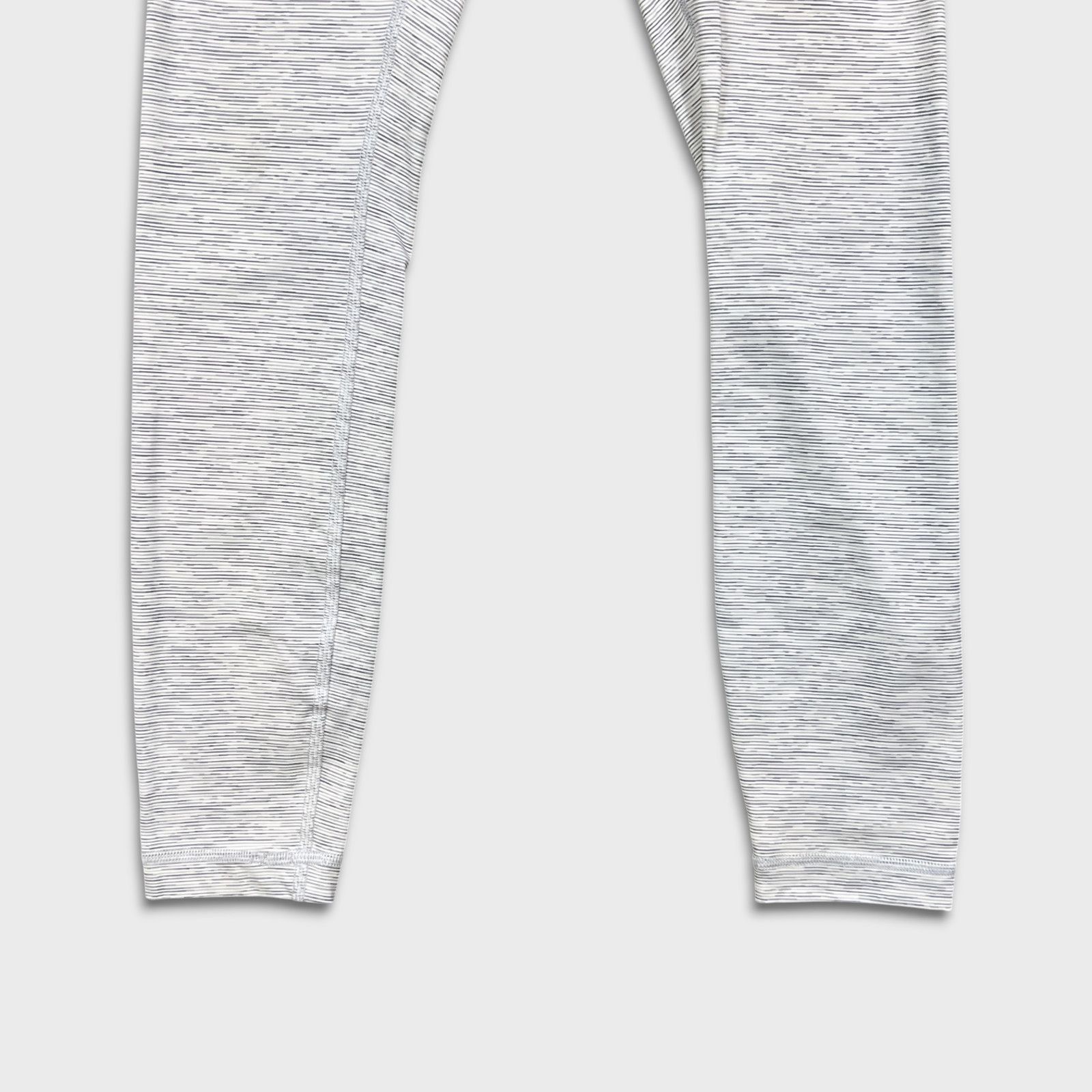 Lululemon Lululemon Wunder Under High Rise 7/8 Tight Luxtreme 25" Yoga Size 27" / US 4 / IT 40 - 3 Thumbnail