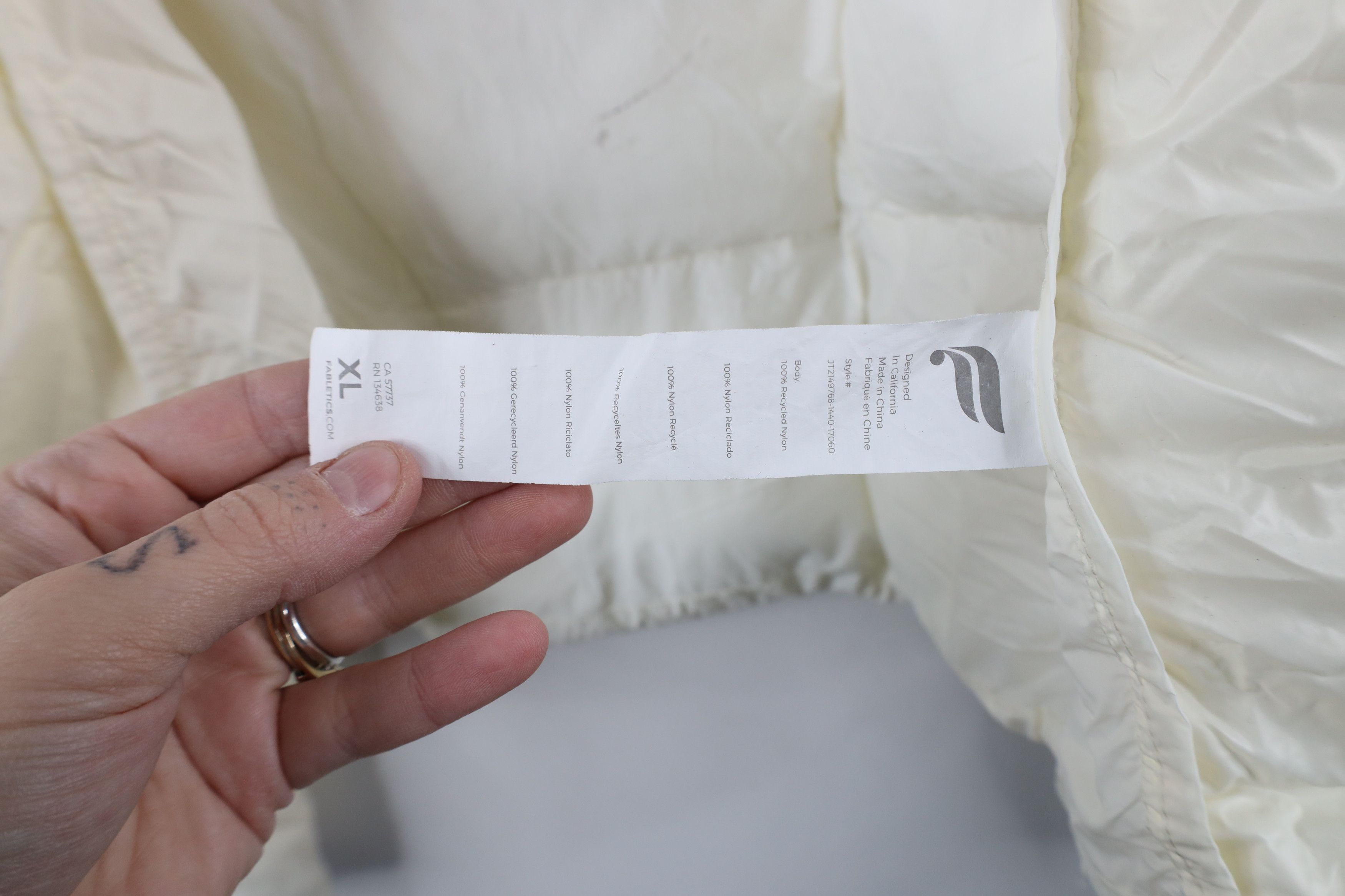 Fabletics × Vintage Fabletics Cropped Fit Beatrix Puffer Jacket White Hooded Size XL / US 12-14 / IT 48-50 - 11 Thumbnail