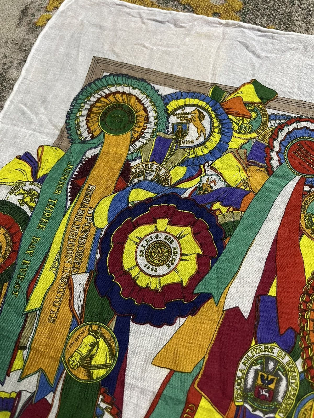 Designer Rare vintage Gucci Art design multicolour handkerchief Size ONE SIZE - 10 Thumbnail