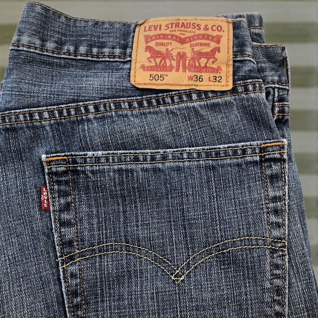 Levi's Levi's 505 Jeans Mens 36x31 Regular Straight Blue Denim Logo 5-Pocket Mid Rise Reg Fit United States 36 Mens Jeans Size US 36 / EU 52 - 1 Thumbnail