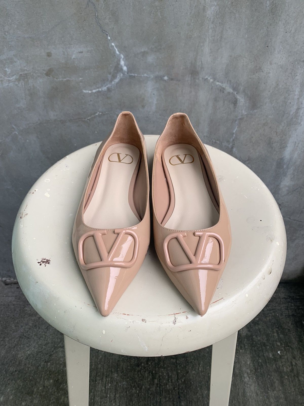 Valentino V Logo Pointed Patent Leather Pumps Size US 8 / IT 38 - 3 Thumbnail