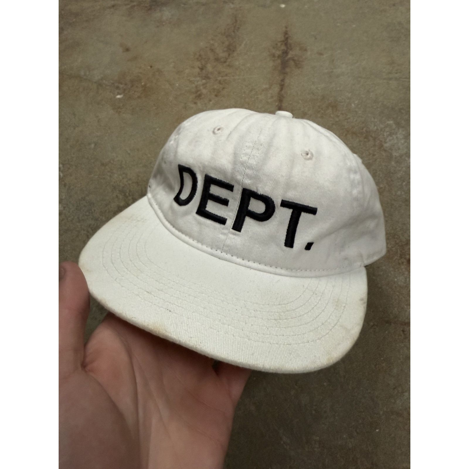 Gallery Dept. Gallery Dept Snapback White Black Used OSFM Size ONE SIZE - 1 Thumbnail
